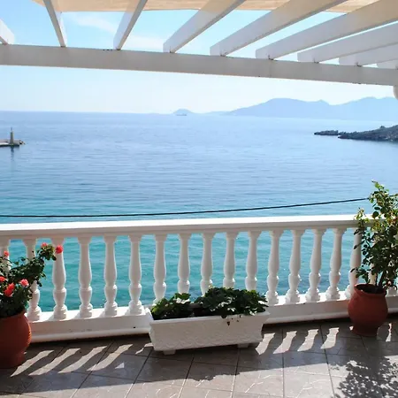 Appartement Loukia *